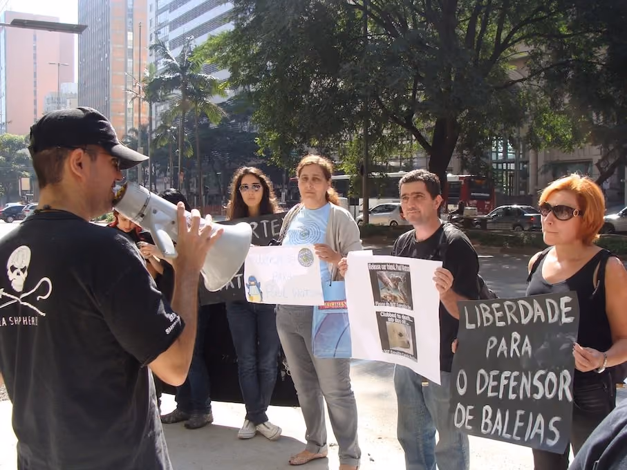 Núcleo SP, em frente ao Consulado alemão, em São Paulo